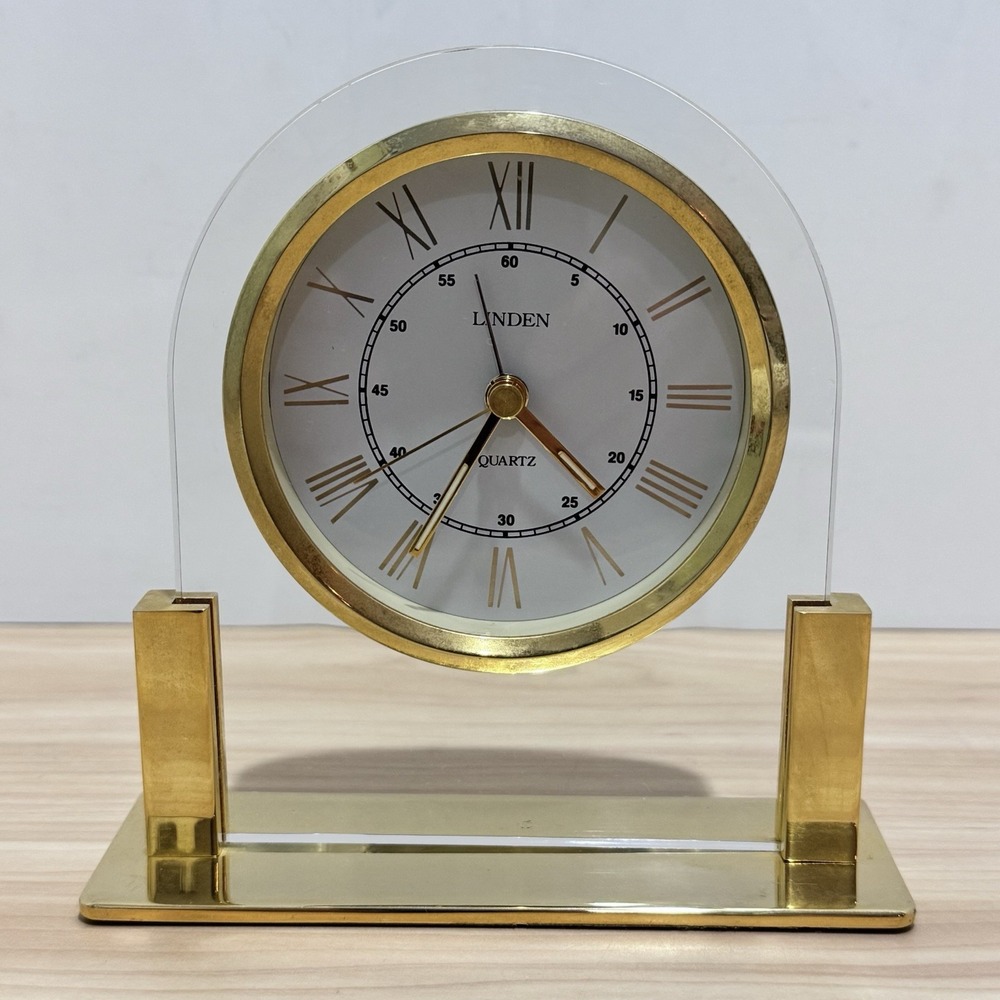 VTG Linden Quartz Desk Clock Analog Gold Tone Battery Powered Hong Kong WORKS